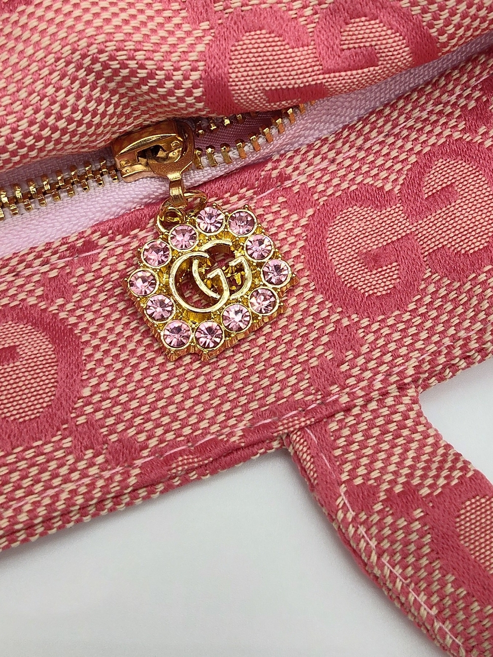 GUCCI Pink GG Canvas Tote Pineapple Patch Resort Summer Zip Shopper NWT VIP - Picture 6 of 10